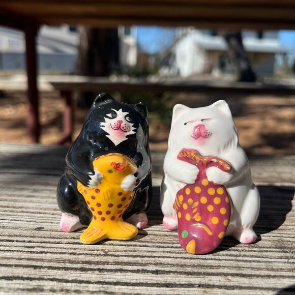 Vintage Clay Art Cat Salt & Pepper Shakers | 80s Whimsical Ceramic Kitchen Decor - Picture 16 of 16